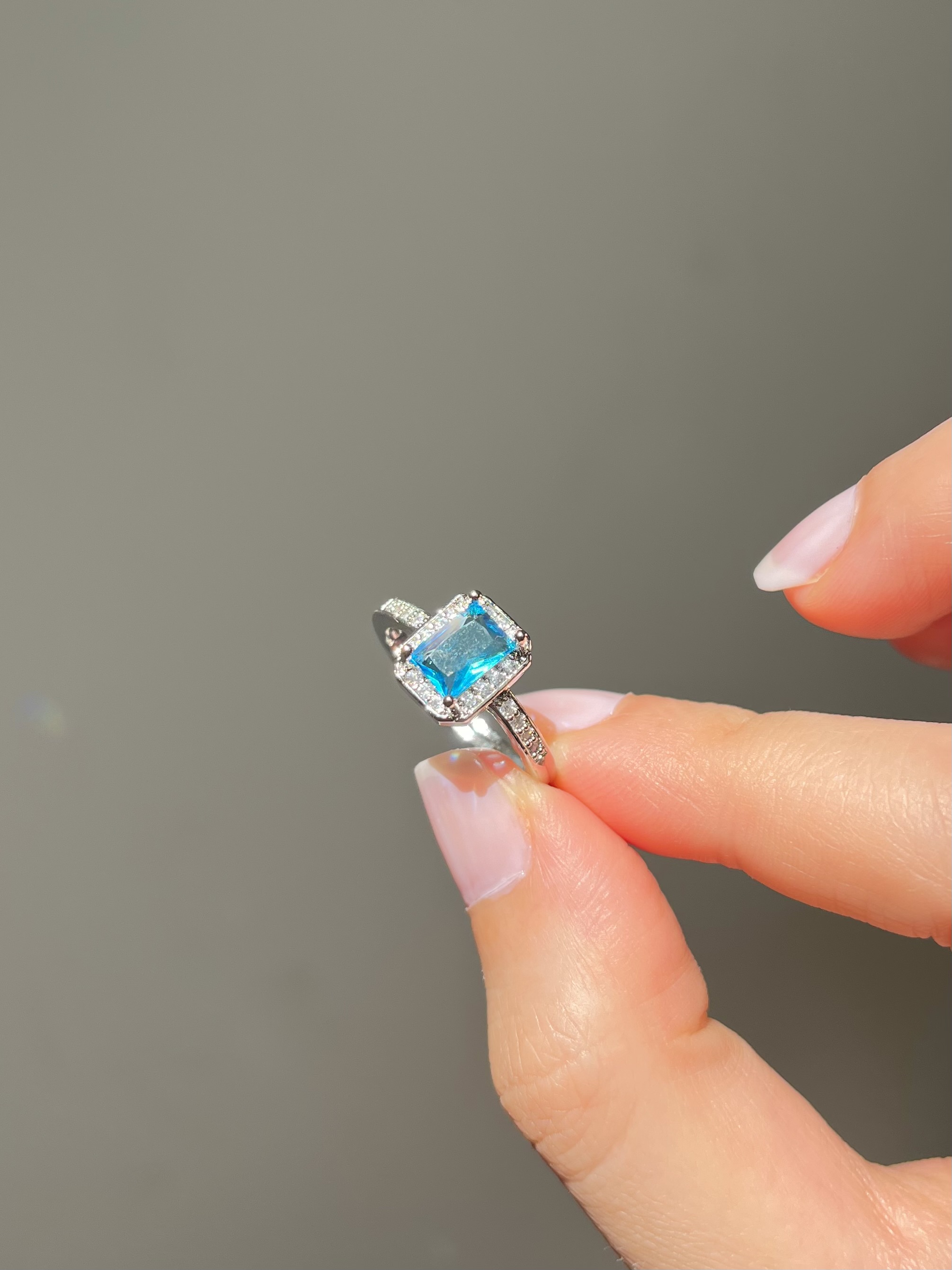 انگشتر سولیتر آبی