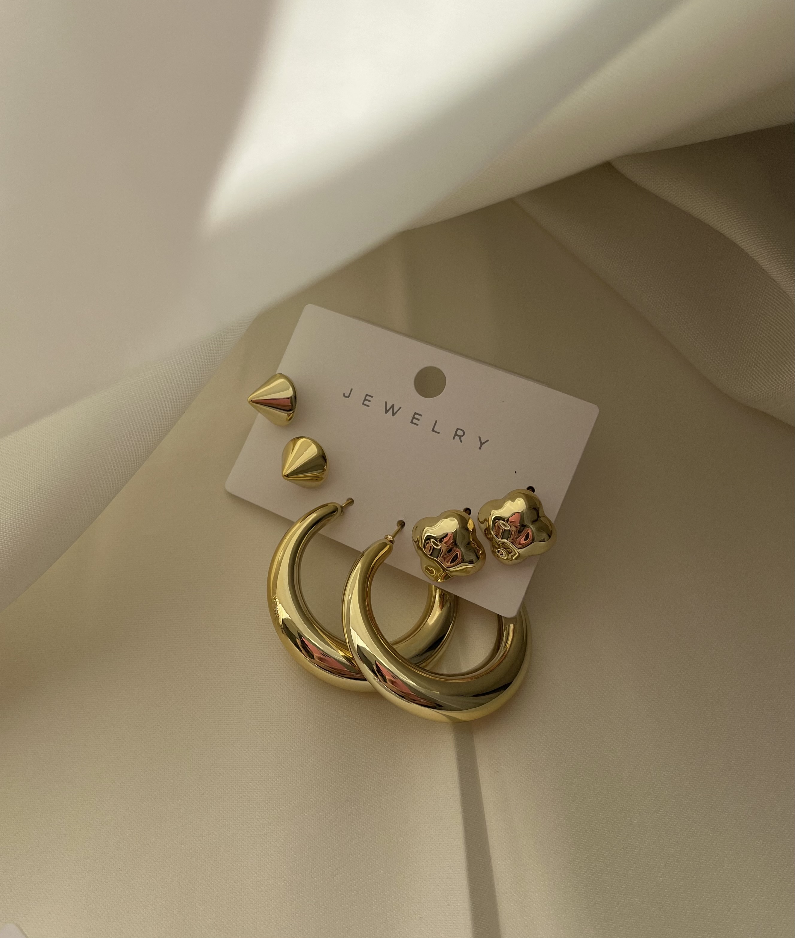 پک گوشواره طلایی