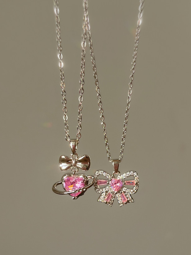 گردنبند قلب و پاپیون صورتی