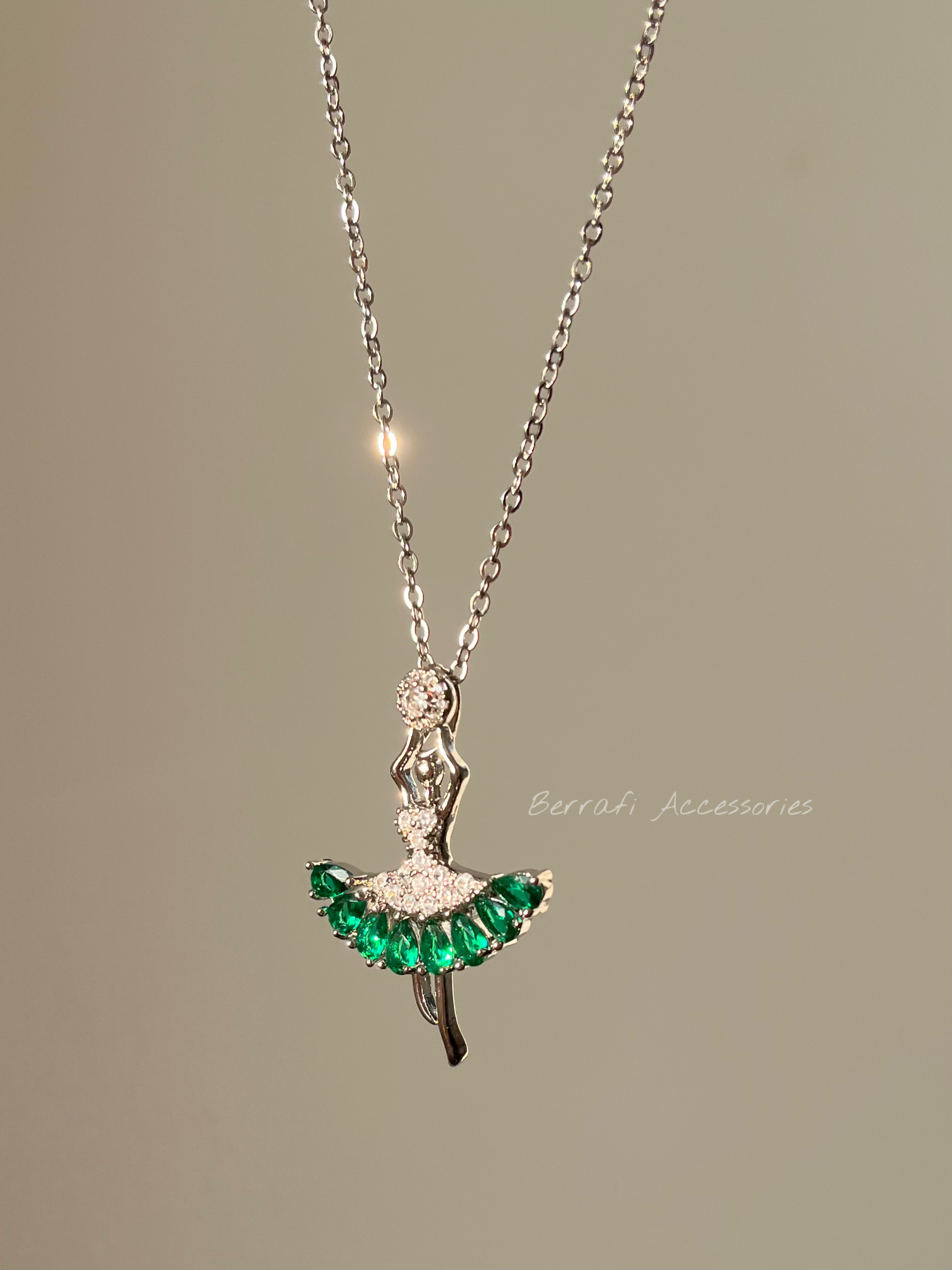 گردنبند دختر باله