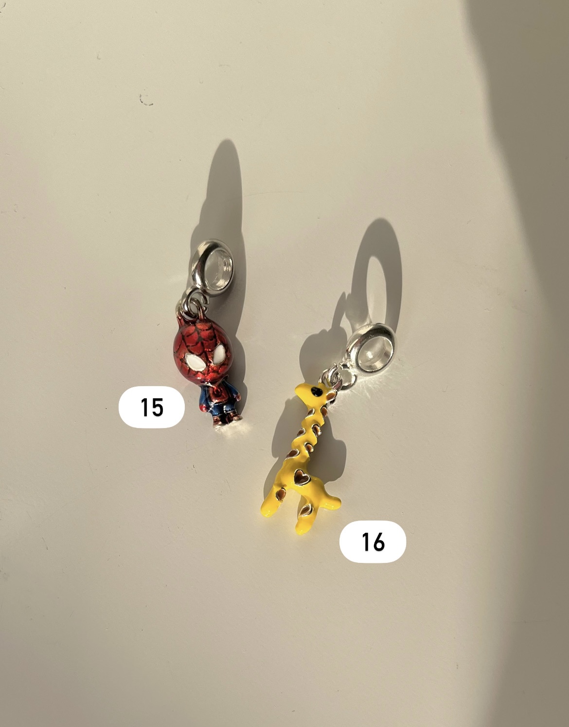 چارم زرافه و مرد عنکبوتی