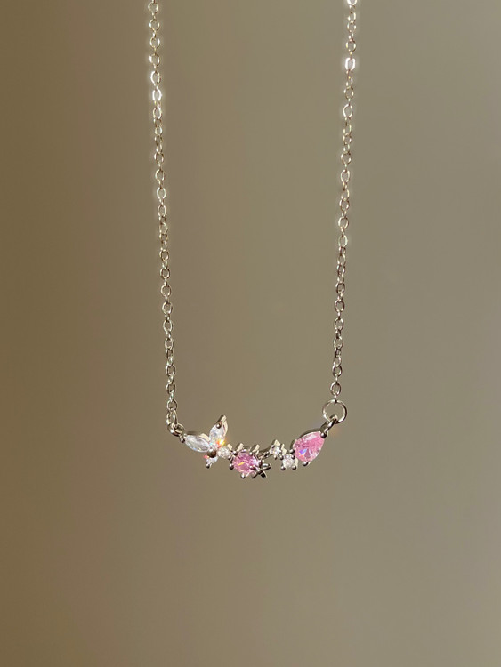 گردنبند پروانه ظریف