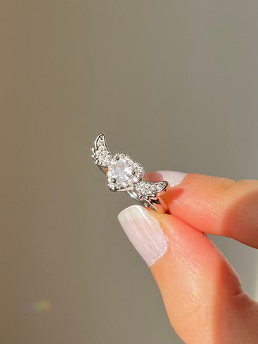 انگشتر قلب بالدار