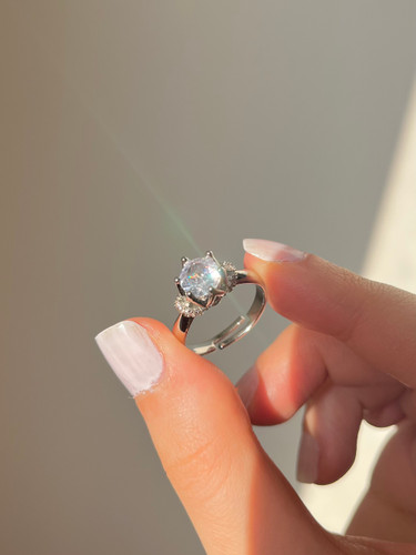 انگشتر تک نگین