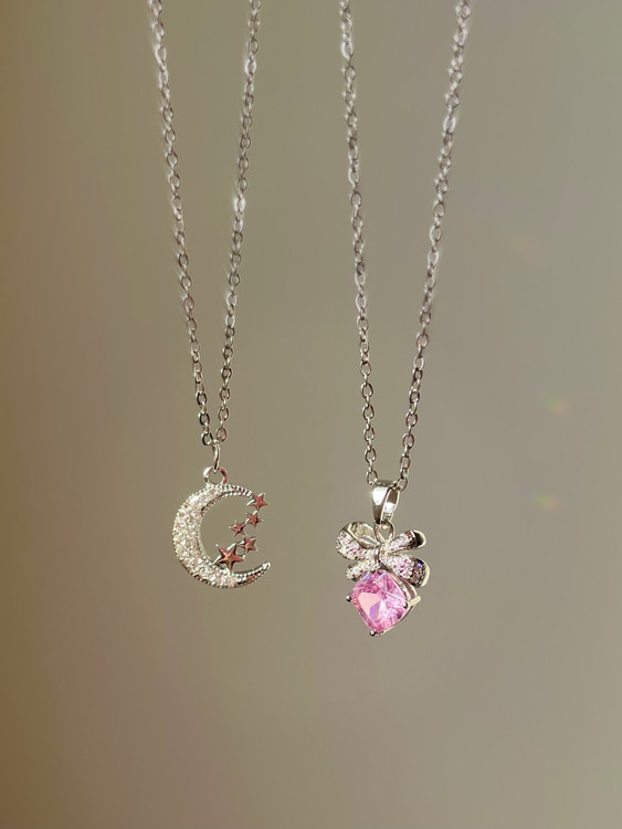 گردنبند ماه و پاپیون