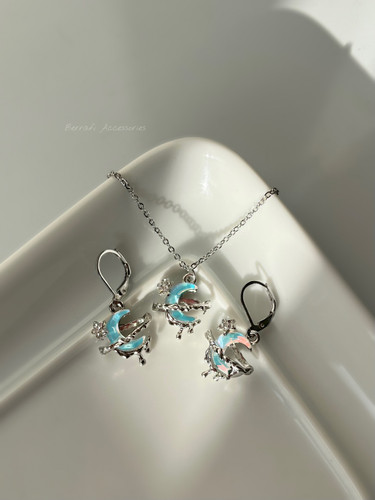 نیمست ماه آبی