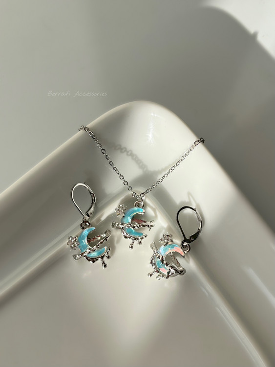 نیمست ماه آبی