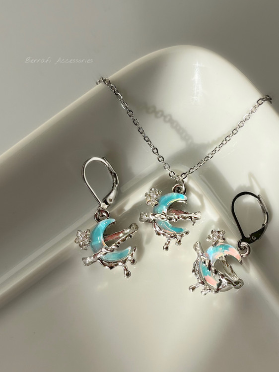 نیمست ماه آبی