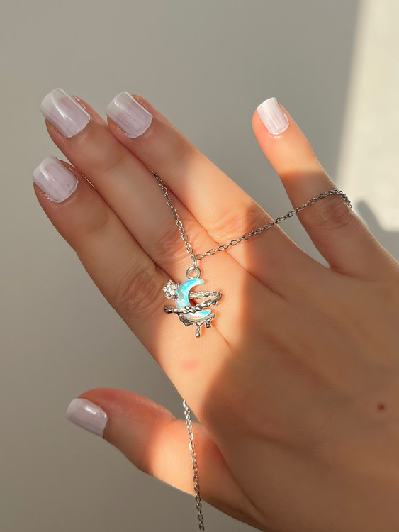 گردنبند ماه آبی