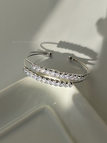 دستبند تنیسی نگین مربع