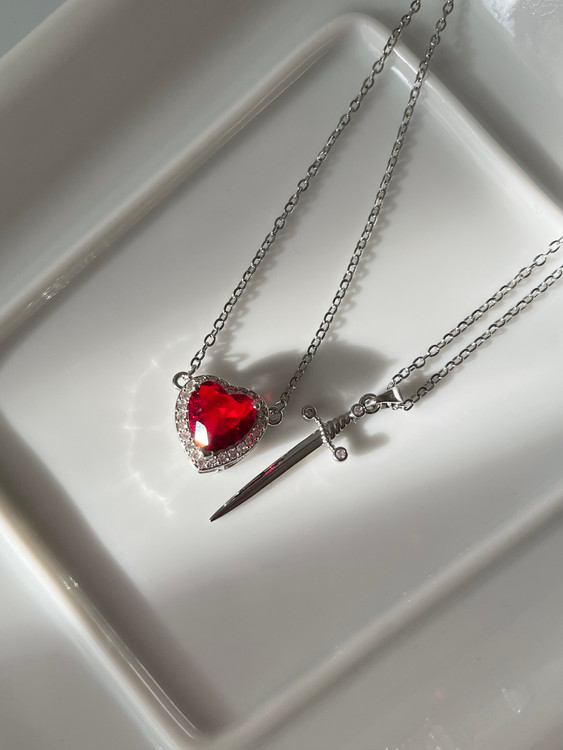 ست گردنبند قلب و شمشیر