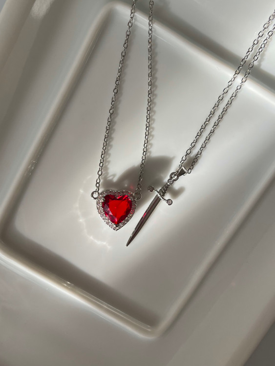 ست گردنبند قلب و شمشیر