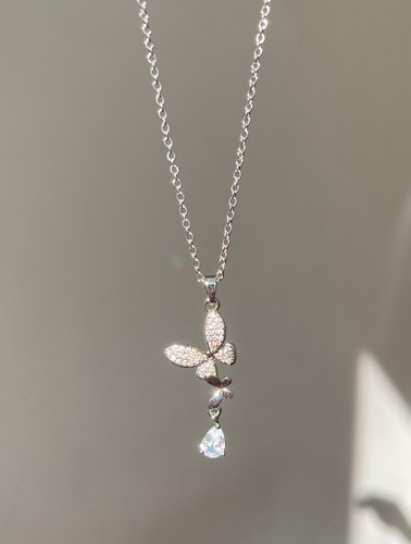 گردنبند پروانه