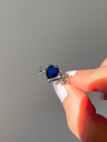 انگشتر قلب جواهر سورمه ای